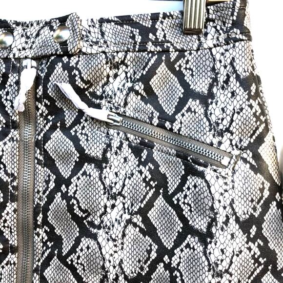 Blank NYC Break Away Animal Print Faux Leather Mini Skirt - Picture 6 of 8